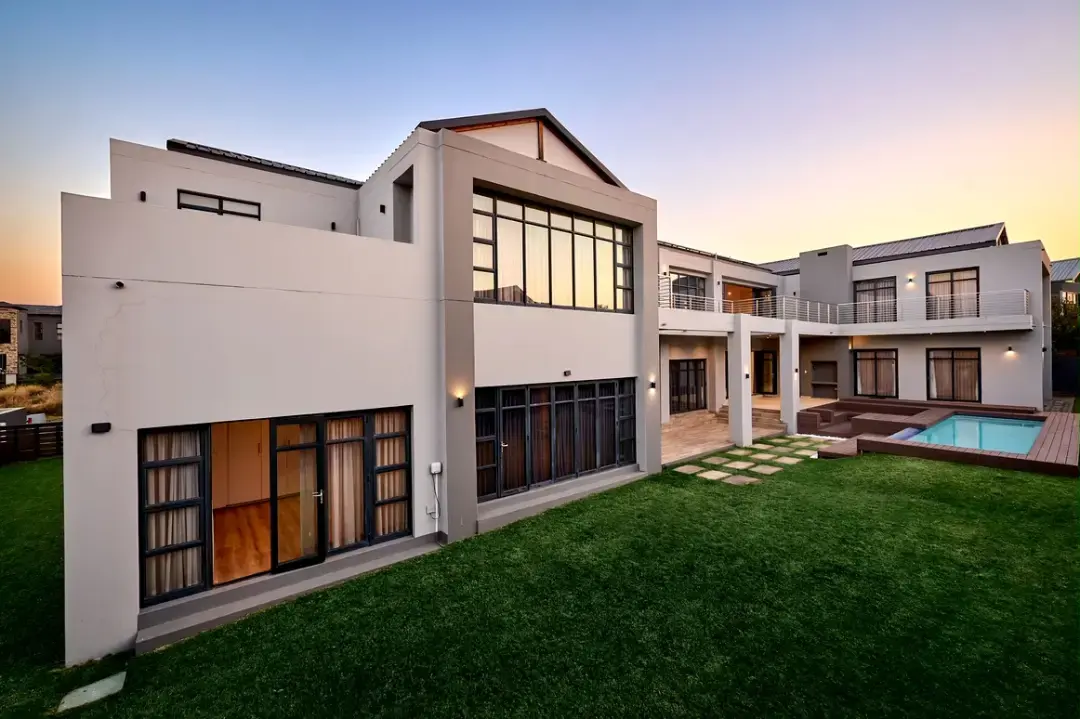 Light-Filled Modern Family Home, Waterfall Country Estate, Midrand: photograph 20 of 20