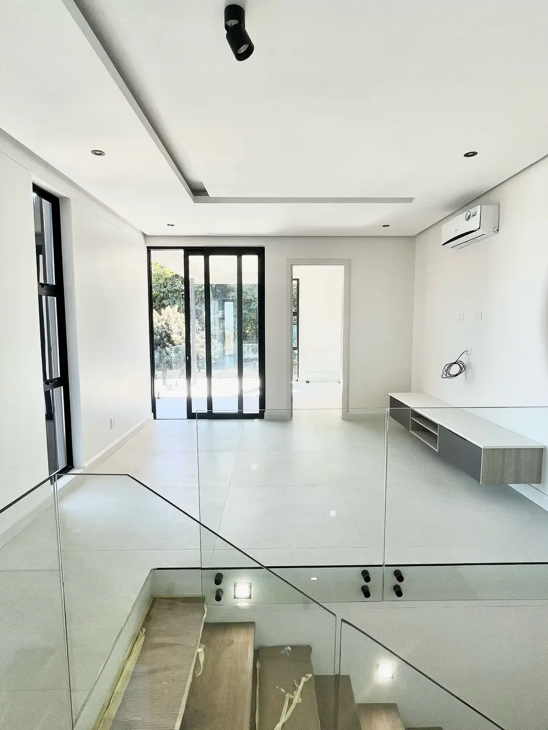Brand-New Sea-View Home with Pool, Zululami Luxury Coastal Estate, Ballito: photograph 8 of 20