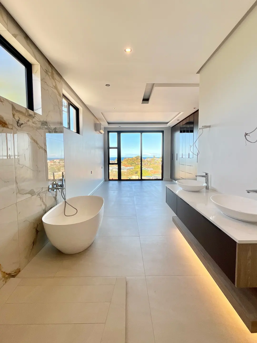 Brand-New Sea-View Home with Pool, Zululami Luxury Coastal Estate, Ballito: photograph 11 of 20