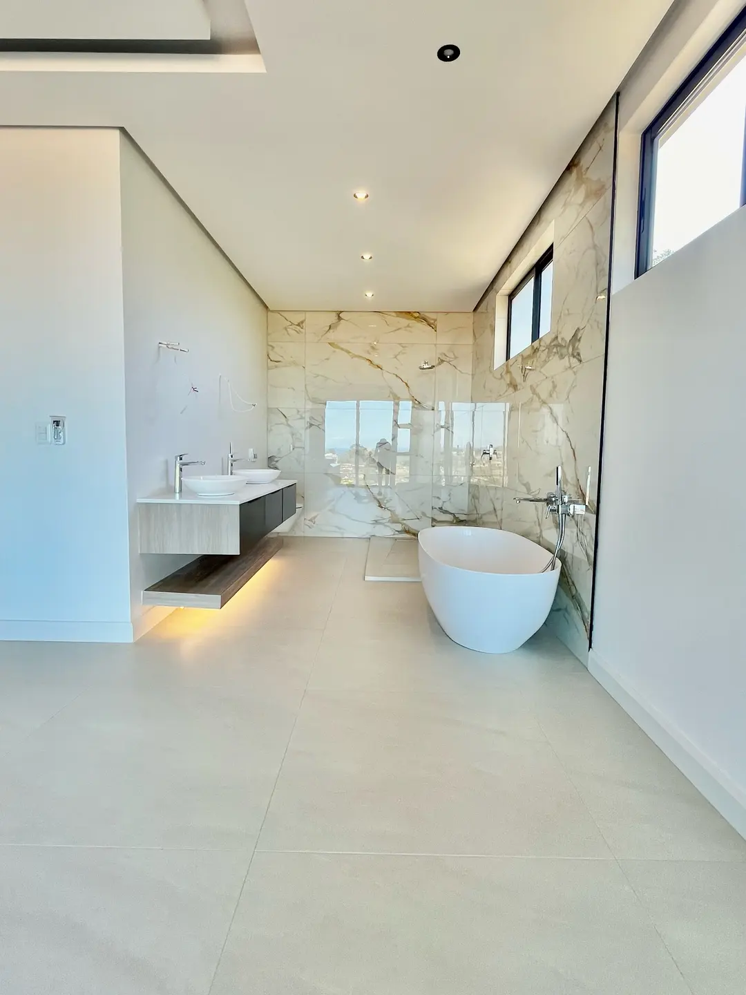 Brand-New Sea-View Home with Pool, Zululami Luxury Coastal Estate, Ballito: photograph 12 of 20