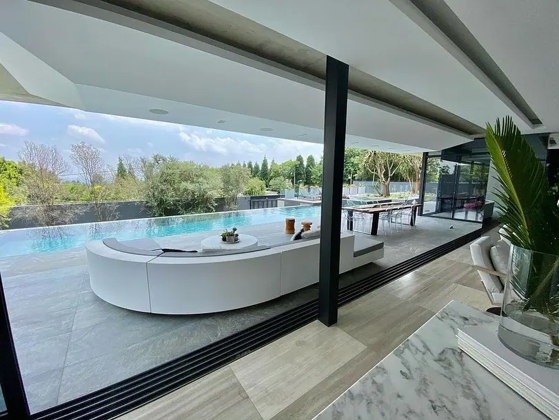 Indoor-Outdoor House, Bryanston, photograph 2