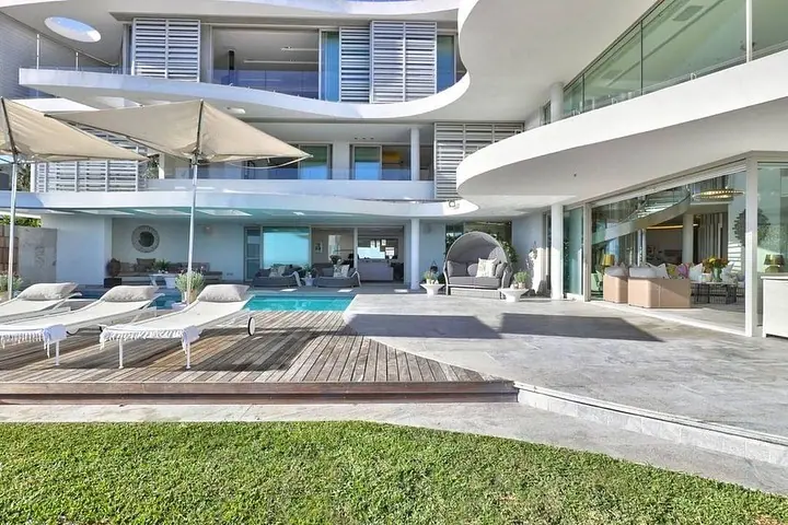 Cantilever House, Fresnaye, photograph 2