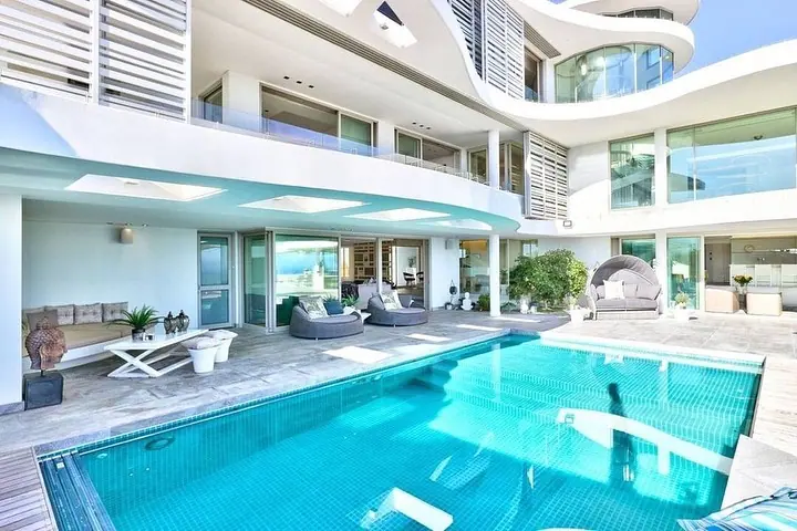 Cantilever House, Fresnaye, photograph 3