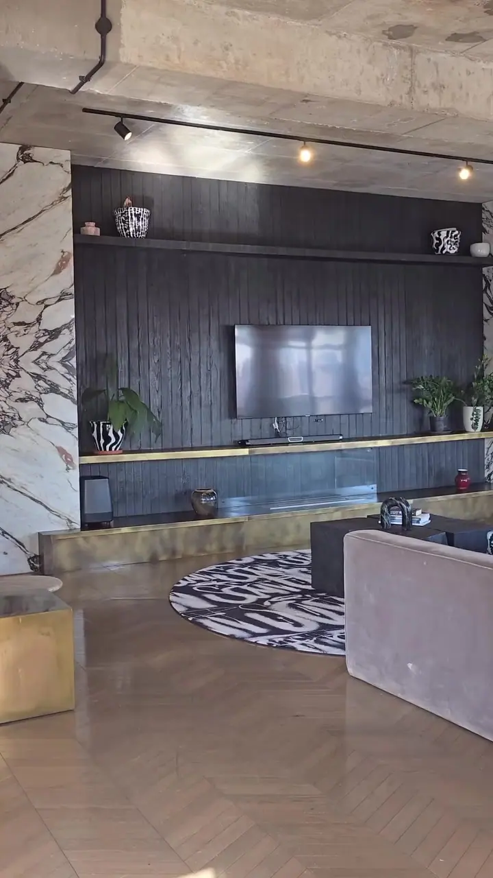 The Black Coffee Penthouse, photograph 5