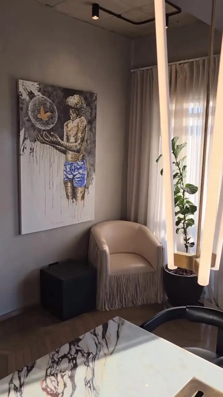 The Black Coffee Penthouse, photograph 6