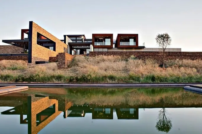 House BOZ, photograph 2