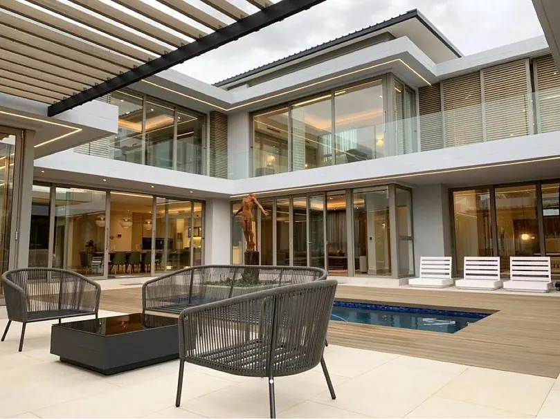 Signature Home, photograph 2
