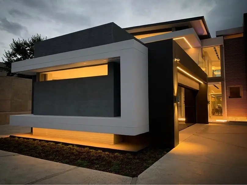 Signature Home, photograph 4