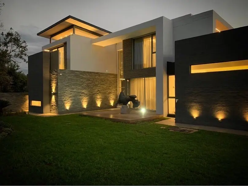 Signature Home, photograph 6