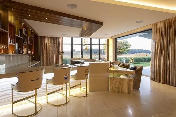 Glass House, Serengeti, photograph 4