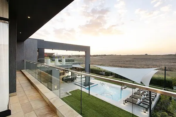 Glass House, Serengeti, photograph 10