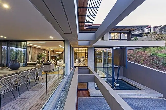 The YNE House, photograph 8
