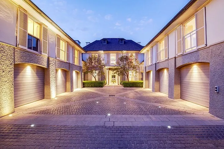 Enclave House, Hyde Park, photograph 2