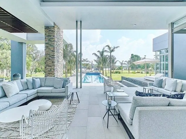 Estate, Millionaire’s Bend, photograph 2